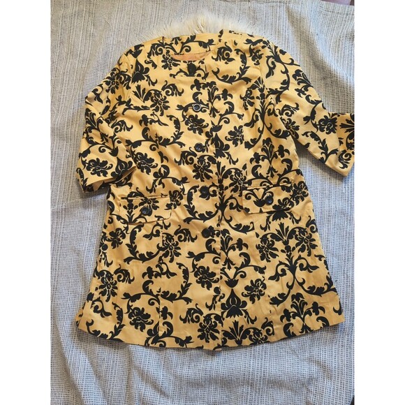 Elegant Black and Gold Trench Coat - Picture 2 of 11